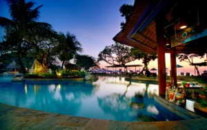 10 Grand Aston Bali Aloha Pool Bar
